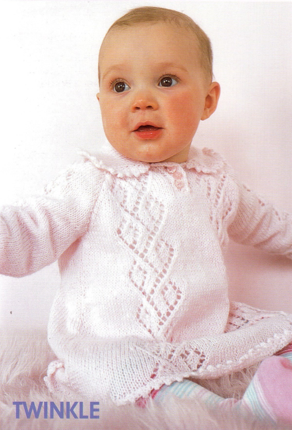 Baby lace dress with long raglan sleeves, collar and three-button front opening. 4 ply