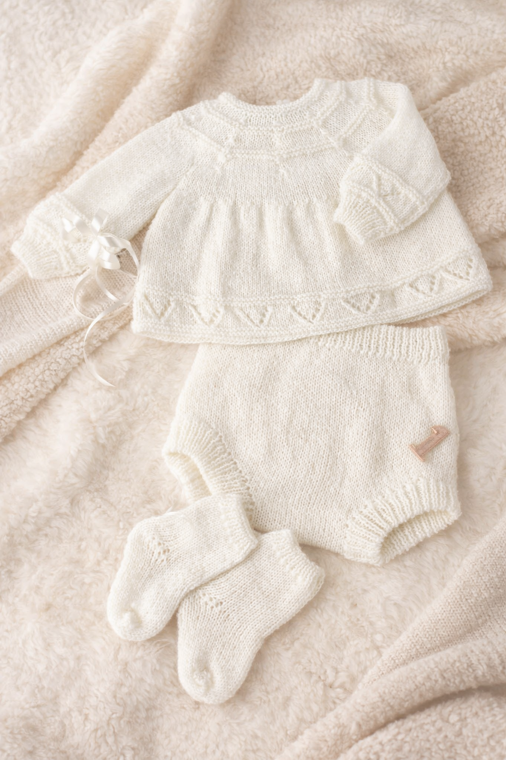 Baby Angel Top Pants & Socks Knitting Pattern 4 Ply 14–18in Chest PDF
