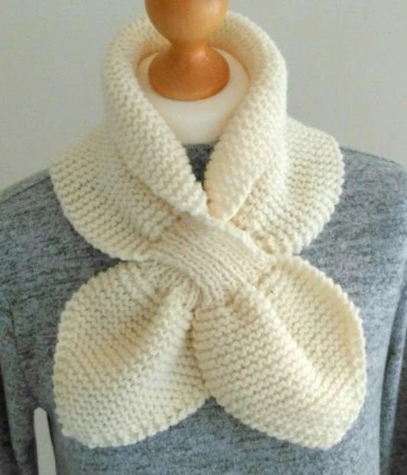 Very Easy Keyhole Neckwarmer in Garter Stitch beginner Project - Aran