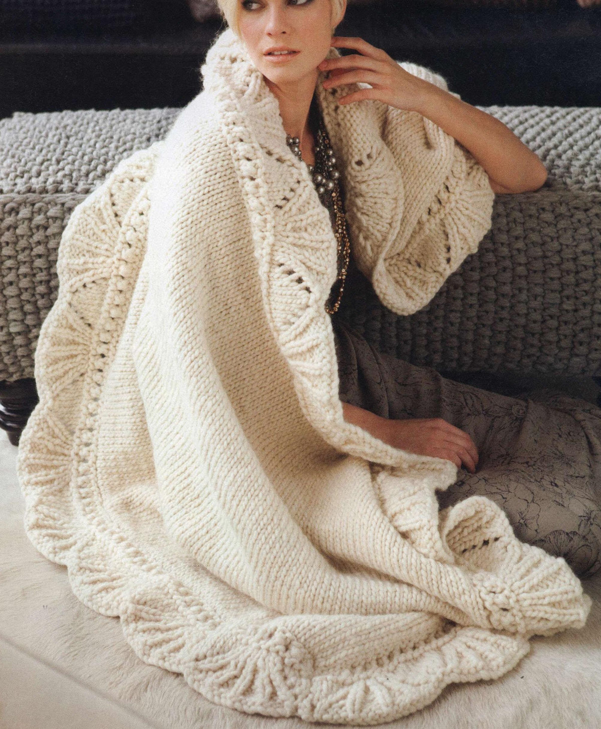 Super Chunky Scallop Edge Blanket-Throw- Afghan pattern- Knitted in Super Chunky- Super Bulky wool-  73 x 43 " Knitting pattern Download PDF