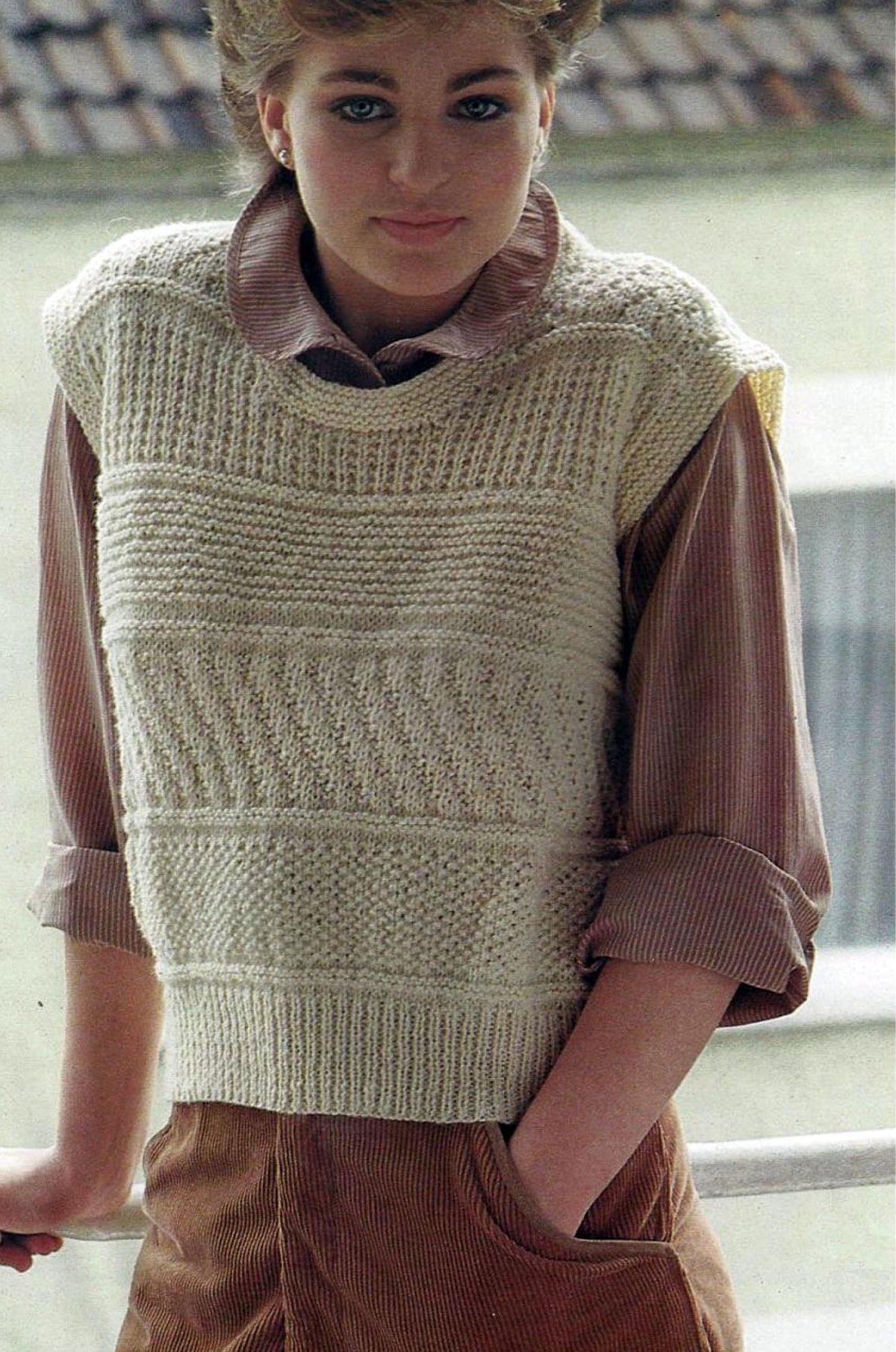 Women's Beginner Round Neck Sampler Sleeveless Sweater  Vest Slipover 34"-38"  Suggested yarn Worsted 10 ply Knitting Pattern PDF download